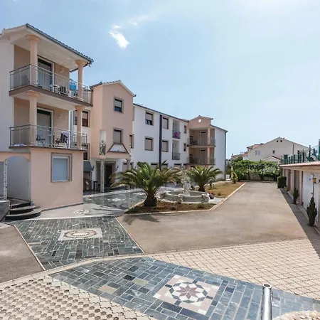 Apartment One-bedroom In Okrug Gornji