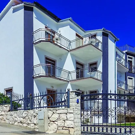 Apartment One-bedroom In Okrug Gornji