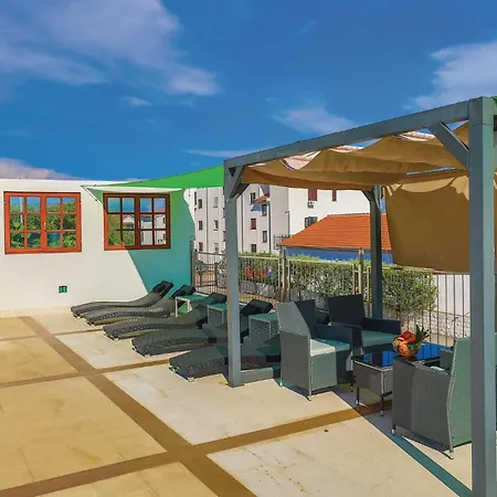Gorgeous In Okrug Gornji With Kitchen Apartment *